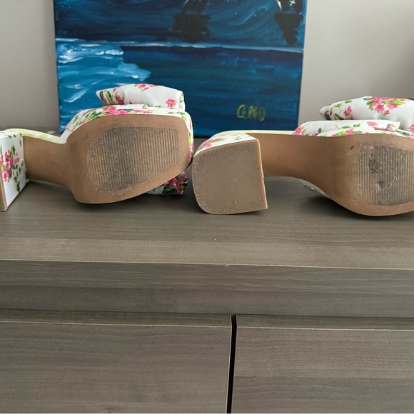 Betsy Johnson Floral fabric bow heels - Picture 5 of 10